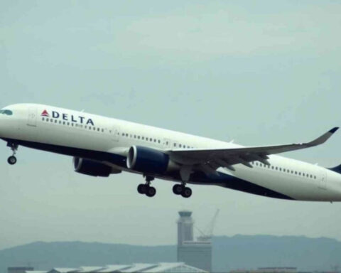 Delta Flight DL275 Diverted LAX